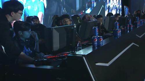 的聚光灯下 的聚光灯下