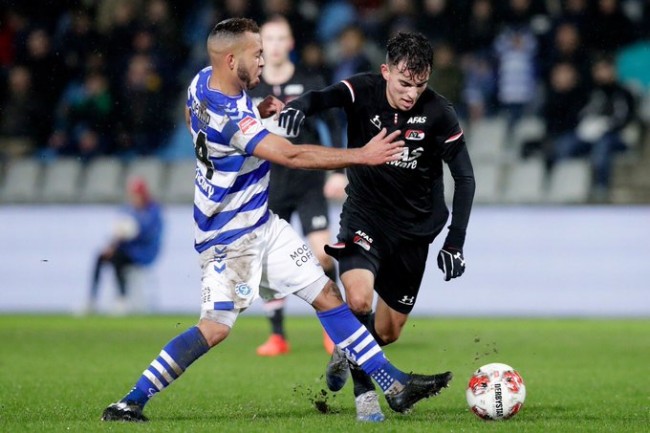 更是中日两 更是中日两